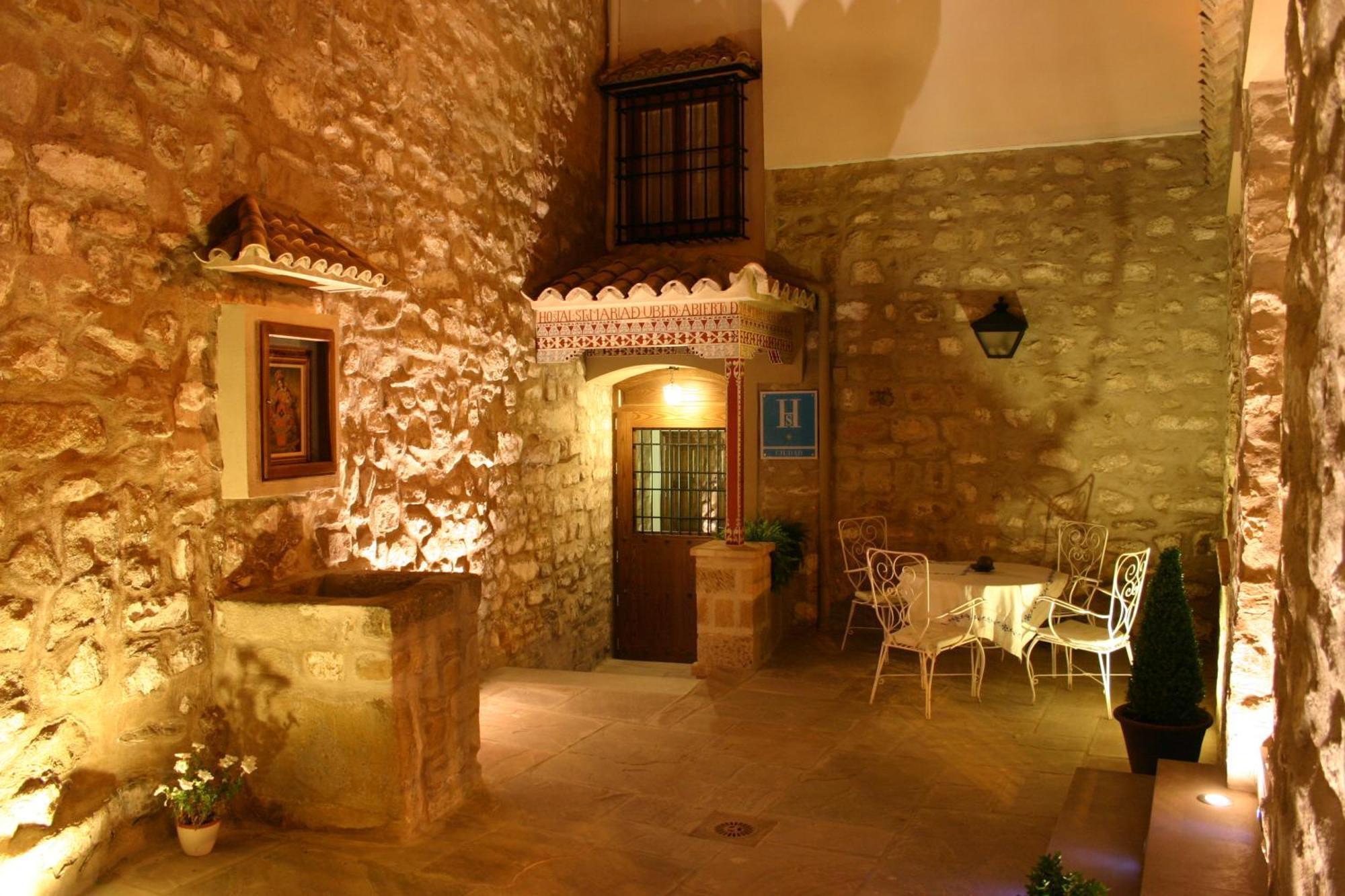 Hostal Santa Maria De Ubeda Экстерьер фото